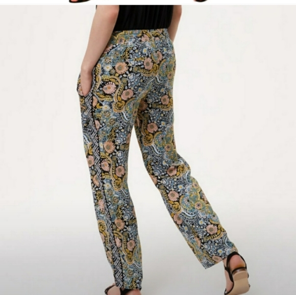 LOFT Floral Pants - Picture 2 of 9